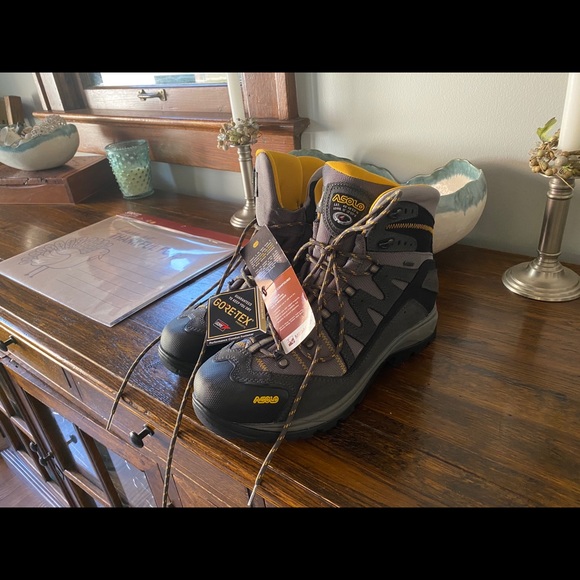 ASOLO hiking boots size 11